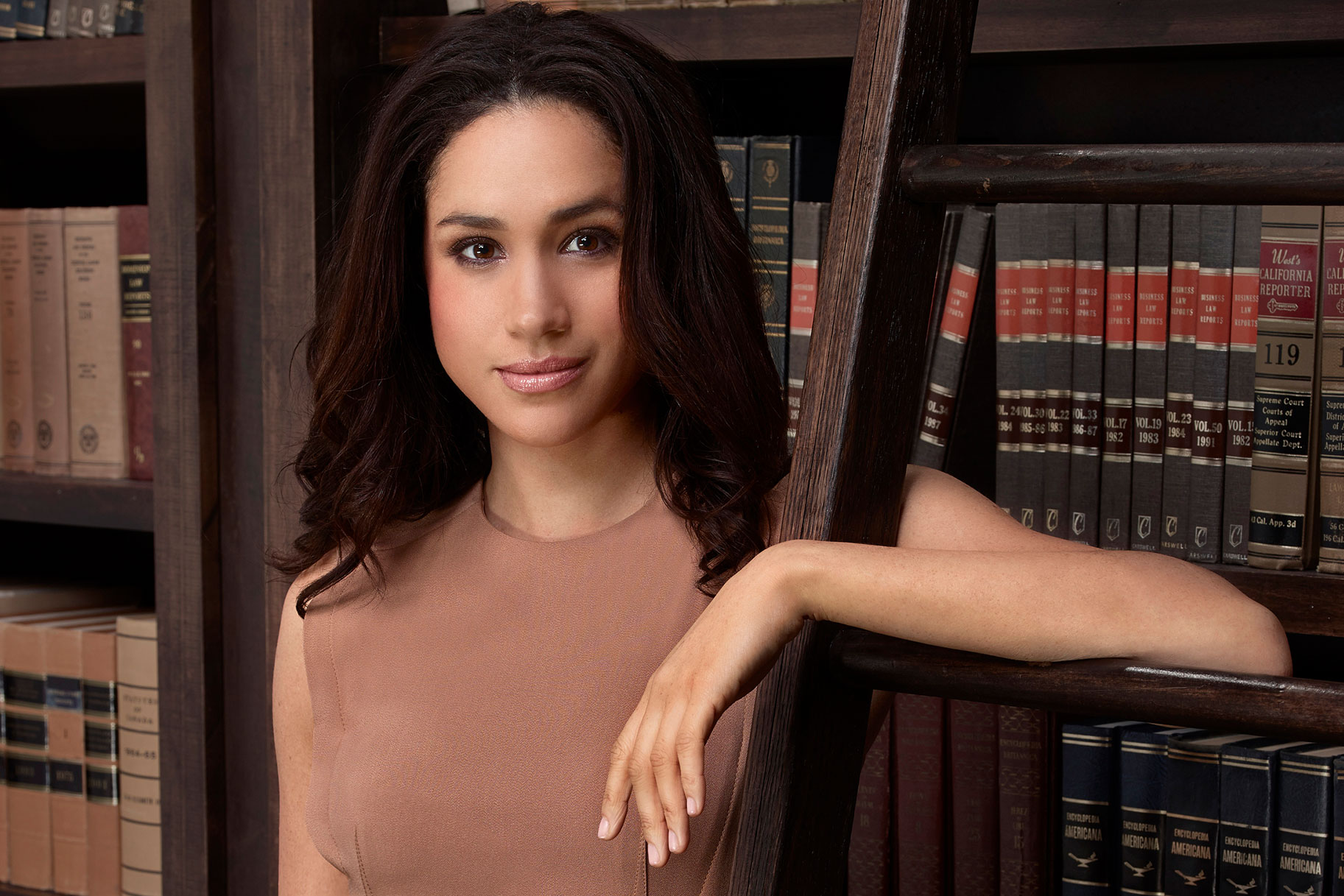 Meghan Markle posed in a library