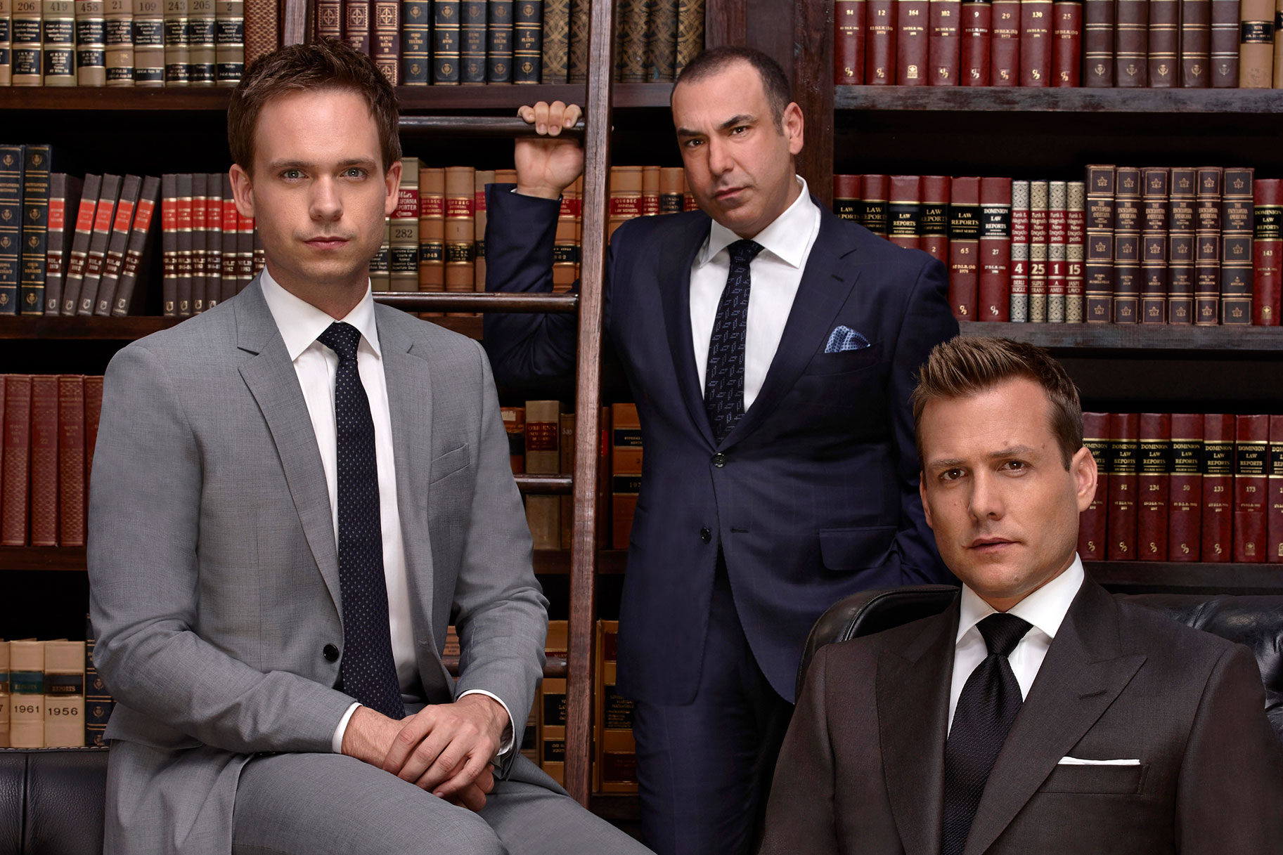 The cast of 'Suits' posed in a law library