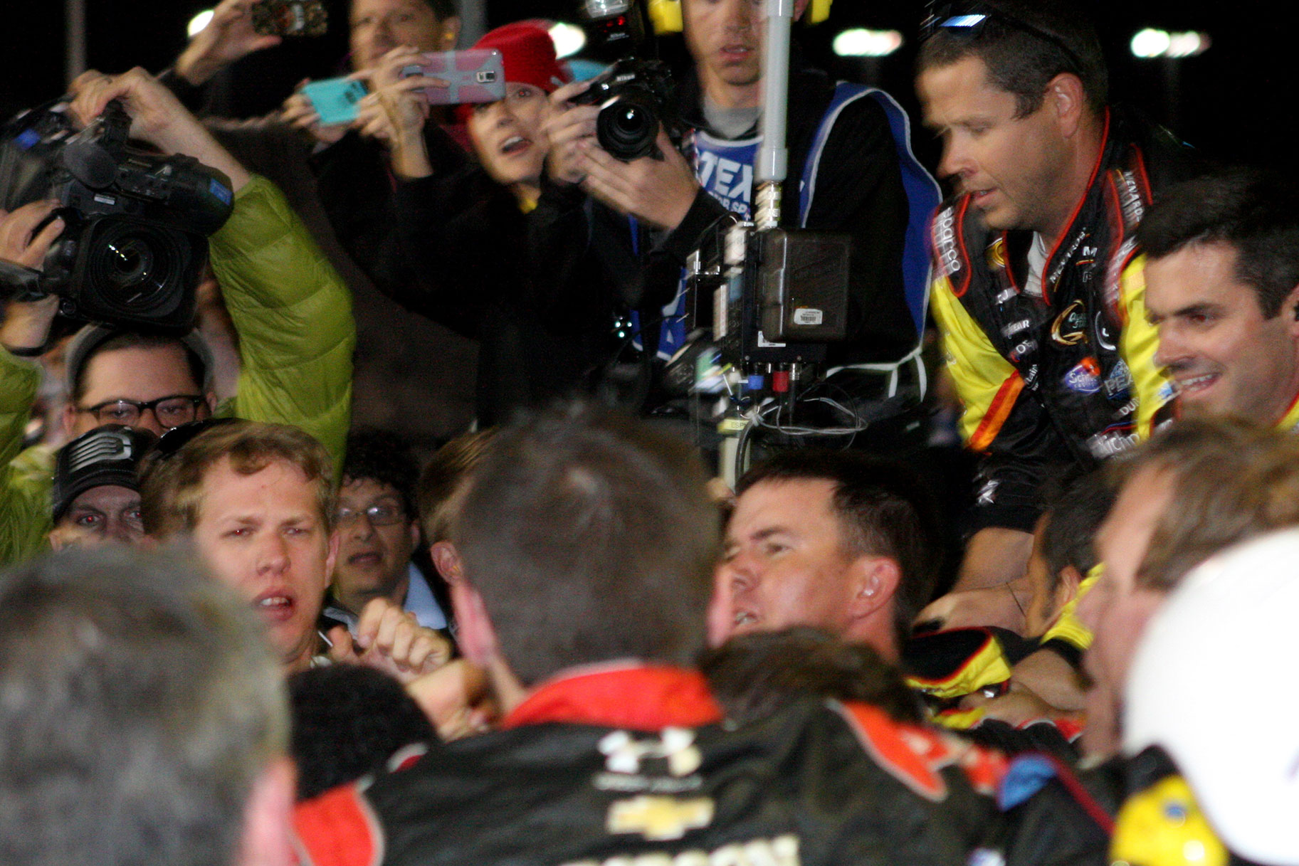 Brad Keselowski (l) in a post race fight with Jeff Gordon crew at the end of the NASCAR Sprint Cup Series AAA Texas 500