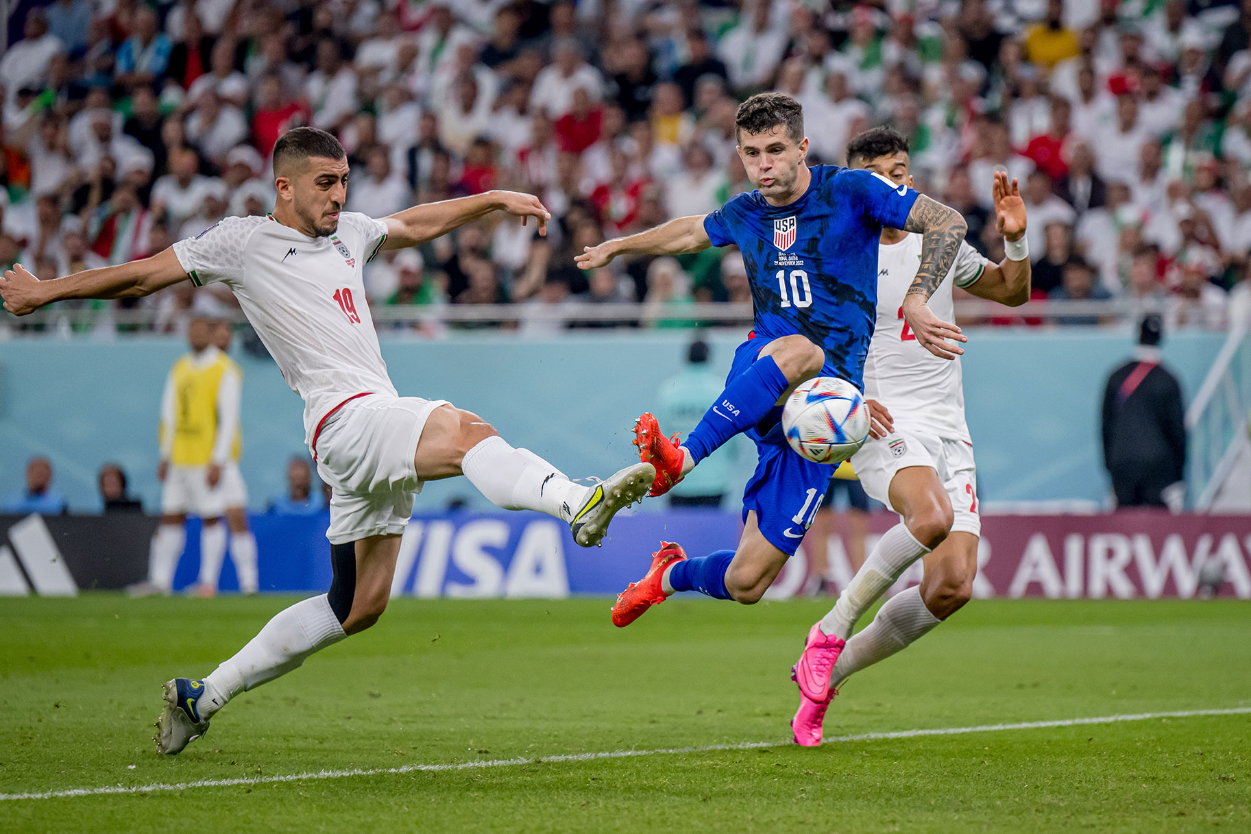 Christian Pulisic versus an Iran player