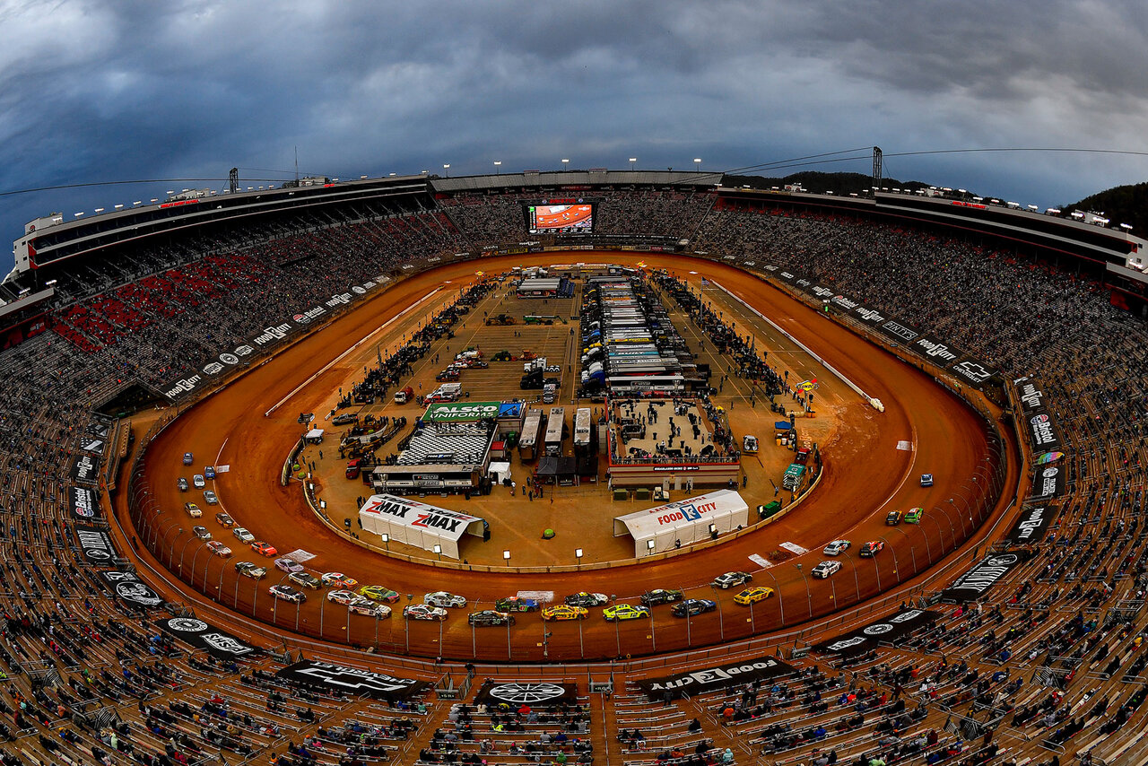 What Is Dirt Racing, How Is It Different For NASCAR? USA Insider