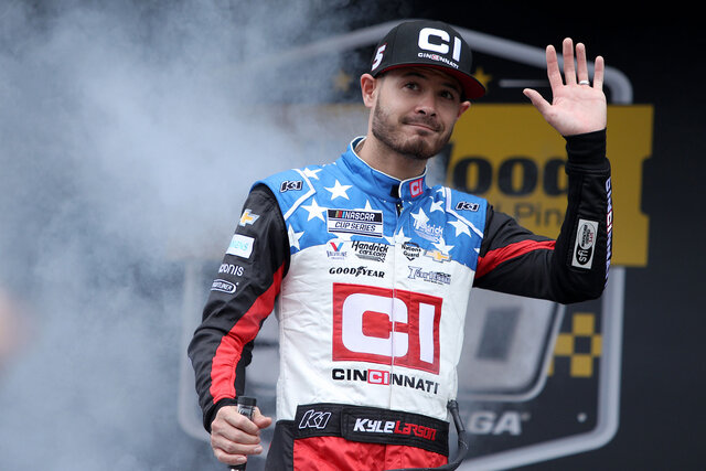 Kyle Larson, driver of the #5 Cincinnati Chevrolet, waves to fans as he walks on stage during pre-race ceremonies prior to the NASCAR Cup Series YellaWood 500