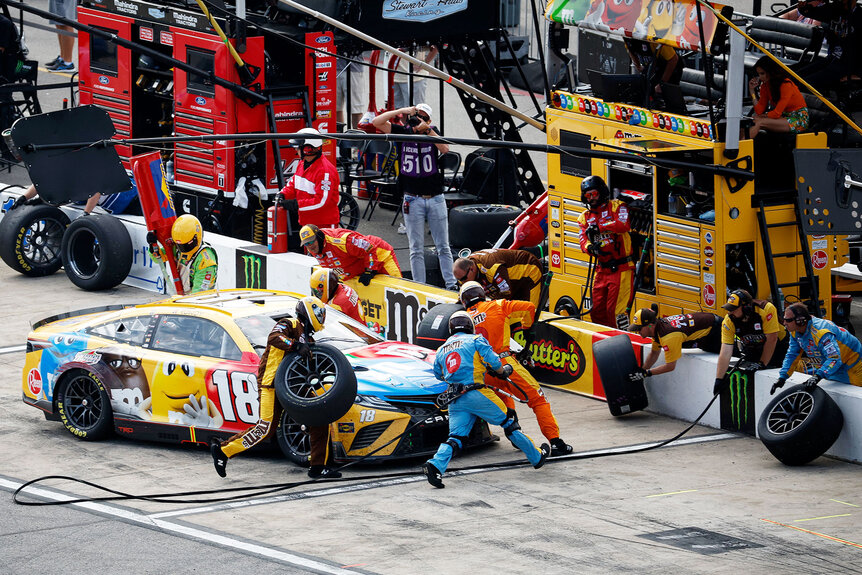 Kyle Busch's team changing his car's tires