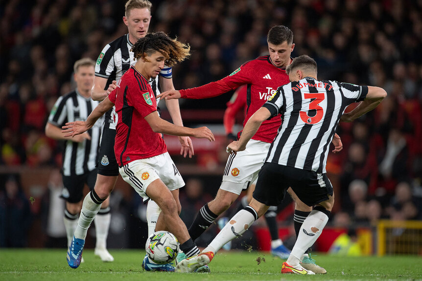 Mason Mount and Hannibal Mejbri in action with Paul Dummett and Sean Longstaff
